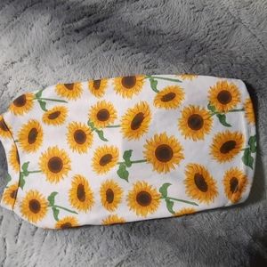 Super cute pet t shirt. Measurements are in the photos this is a nwot item.